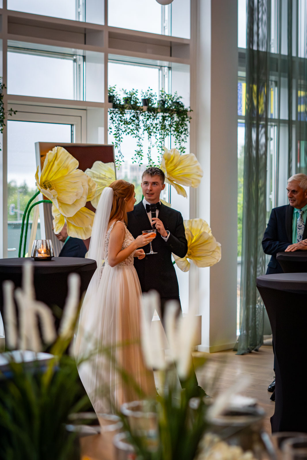 Emotionale Nahaufnahme einer Hochzeit